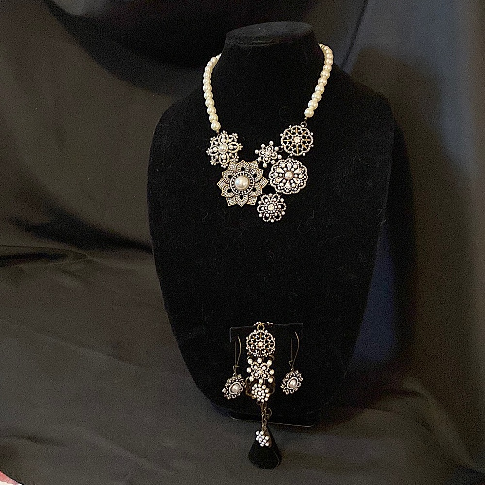 Plunder 3 Piece Rosemary Design Necklace Set